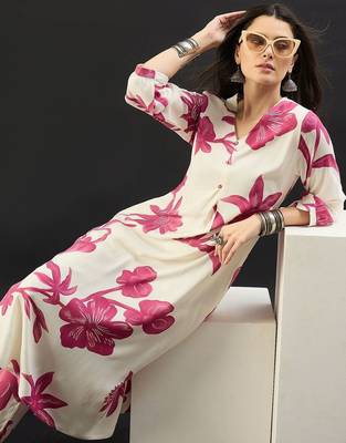 Women Floral Printed Regular Kurta with Trousers 6