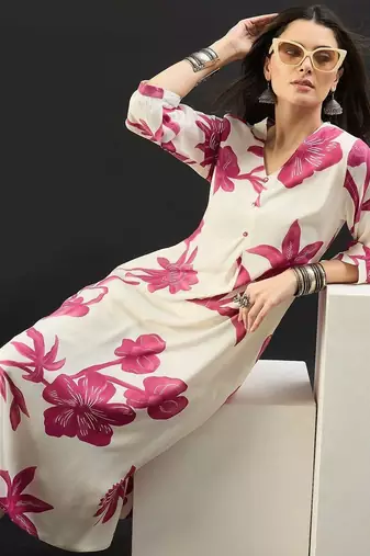 Women Floral Printed Regular Kurta with Trousers