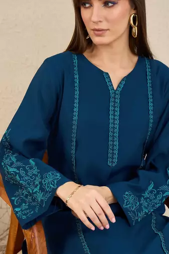 Ethnic Motifs Embroidered Thread Work Kurta With Trousers