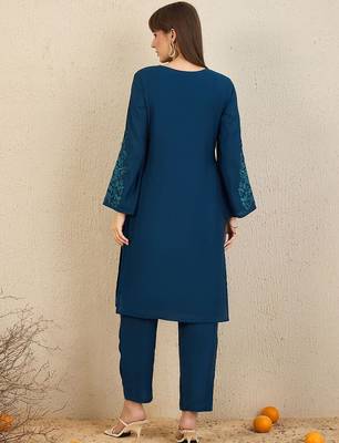 Ethnic Motifs Embroidered Thread Work Kurta With Trousers 5