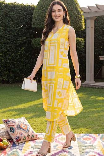 Women Printed Regular  Cotton Kurta with Trousers