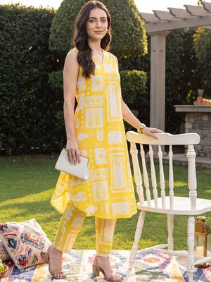 Women Printed Regular Pure Cotton Kurta with Trousers 3