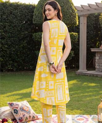 Women Printed Regular Pure Cotton Kurta with Trousers 4