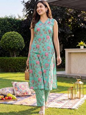 Women Floral Printed Regular Pure Cotton Kurta with Trousers 1