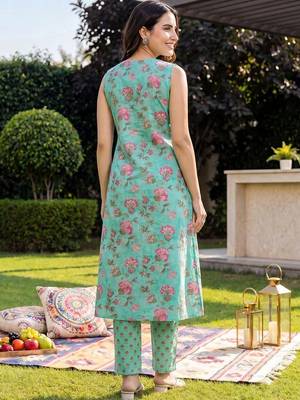 Women Floral Printed Regular Pure Cotton Kurta with Trousers 4