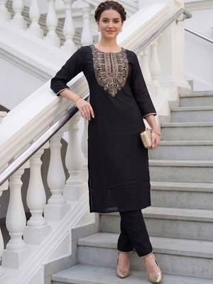 Women Ethnic Motifs Embroidered Regular Thread Work Pure Cotton Kurta with Trousers 1