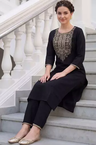 Women Ethnic Motifs Embroidered Regular Thread Work Pure Cotton Kurta with Trousers