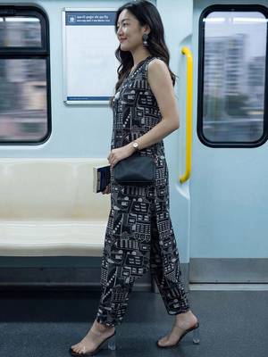 Women Printed Regular Pure Cotton Kurta with Trousers 6