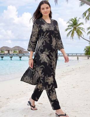 Women Floral Printed Regular Kurta with Trousers 1