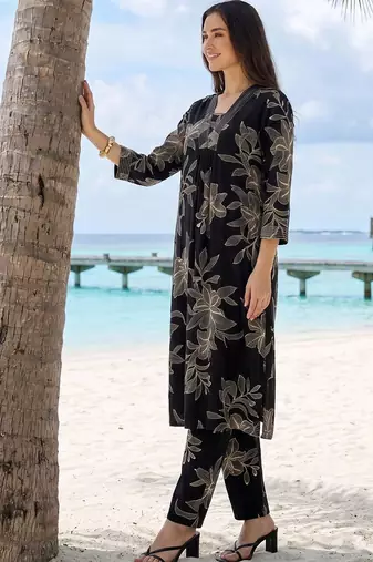 Women Floral Printed Regular Kurta with Trousers
