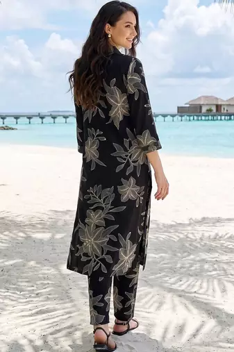 Women Floral Printed Regular Kurta with Trousers