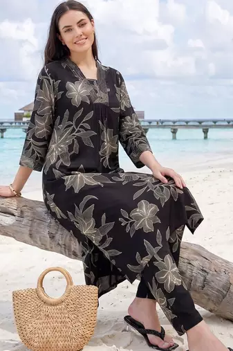 Women Floral Printed Regular Kurta with Trousers
