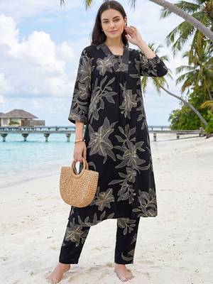 Women Floral Printed Regular Kurta with Trousers 6