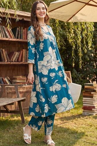 Women Floral Printed Regular Kurta with Trousers