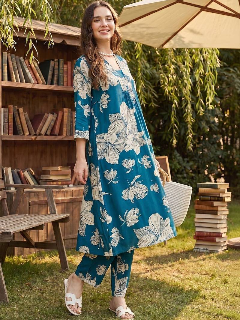 Women Floral Printed Regular Kurta with Trousers
