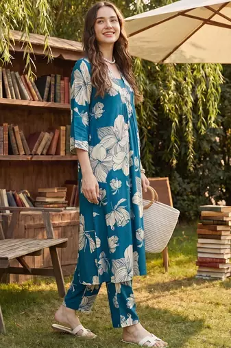 Women Floral Printed Regular Kurta with Trousers