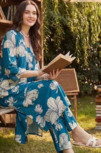 Women Floral Printed Regular Kurta with Trousers