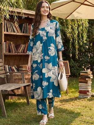 Women Floral Printed Regular Kurta with Trousers 6