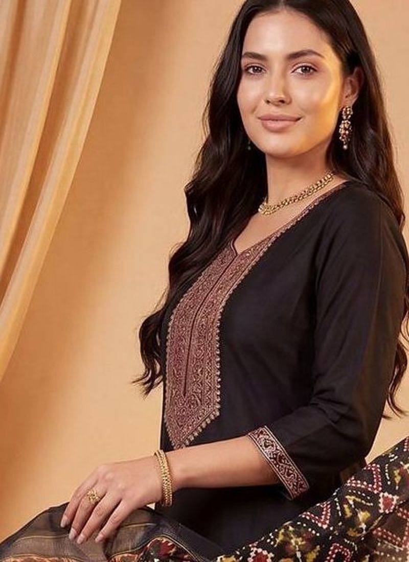 Women Ethnic Motifs Embroidered Regular Thread Work Kurta with Trousers & With Dupatta