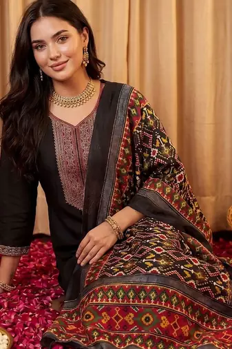 Women Ethnic Motifs Embroidered Regular Thread Work Kurta with Trousers & With Dupatta