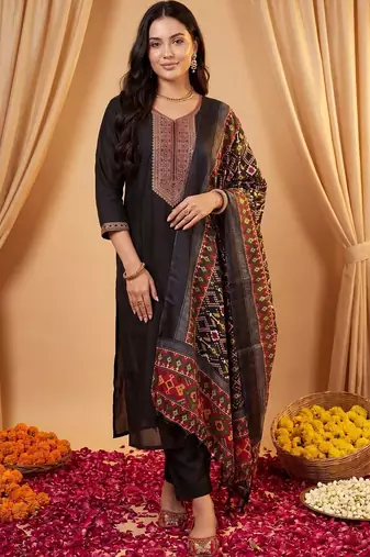 Women Ethnic Motifs Embroidered Regular Thread Work Kurta with Trousers & With Dupatta
