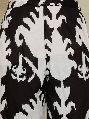 Women Printed Regular Cotton Kurta with Palazzos 3