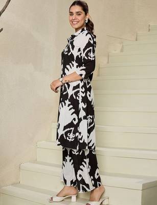 Women Printed Regular Cotton Kurta with Palazzos 5