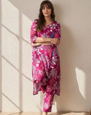 Women Floral Printed Regular Pure Cotton Kurta with Trousers 1