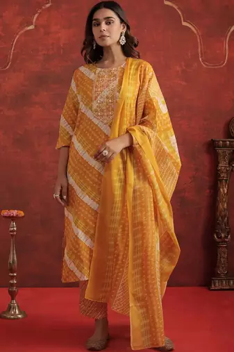 Women Leheriya Dyed Regular Thread Work Kurta with Trousers & With Dupatta