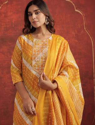 Women Leheriya Dyed Regular Thread Work Kurta with Trousers & With Dupatta 2