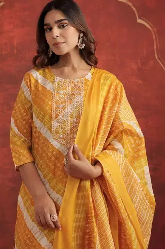 Women Leheriya Dyed Regular Thread Work Kurta with Trousers & With Dupatta
