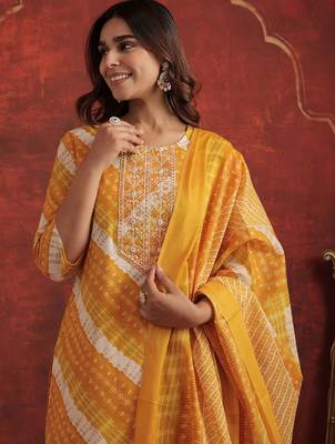 Women Leheriya Dyed Regular Thread Work Kurta with Trousers & With Dupatta 5