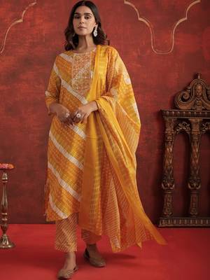 Women Leheriya Dyed Regular Thread Work Kurta with Trousers & With Dupatta 6