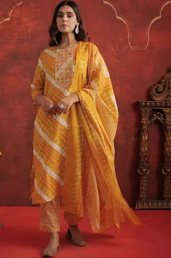 Women Leheriya Dyed Regular Thread Work Kurta with Trousers & With Dupatta