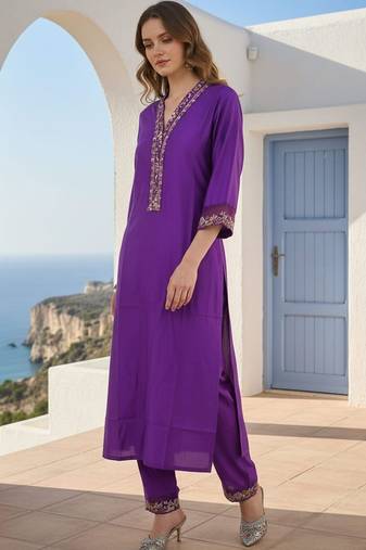 Women Ethnic Motifs Embroidered Regular Thread Work Liva Kurta with Trousers
