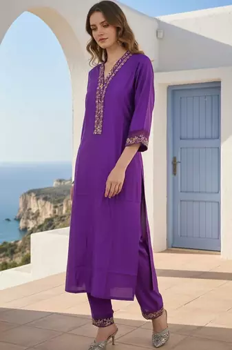 Women Ethnic Motifs Embroidered Regular Thread Work Liva Kurta with Trousers
