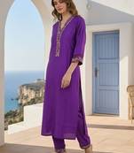 Women Ethnic Motifs Embroidered Regular Thread Work Liva Kurta with Trousers