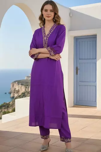 Women Ethnic Motifs Embroidered Regular Thread Work Liva Kurta with Trousers