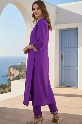 Women Ethnic Motifs Embroidered Regular Thread Work Liva Kurta with Trousers