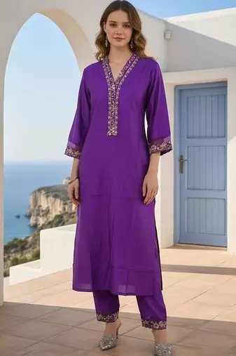 Women Ethnic Motifs Embroidered Regular Thread Work Liva Kurta with Trousers