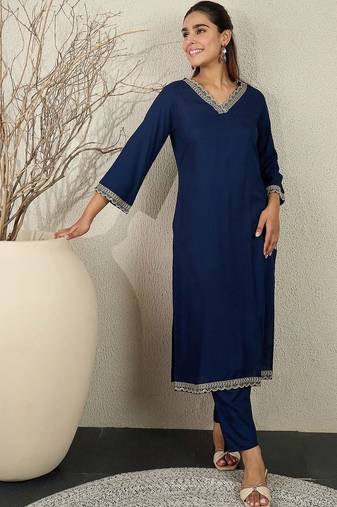Women Regular Thread Work Kurta with Trousers