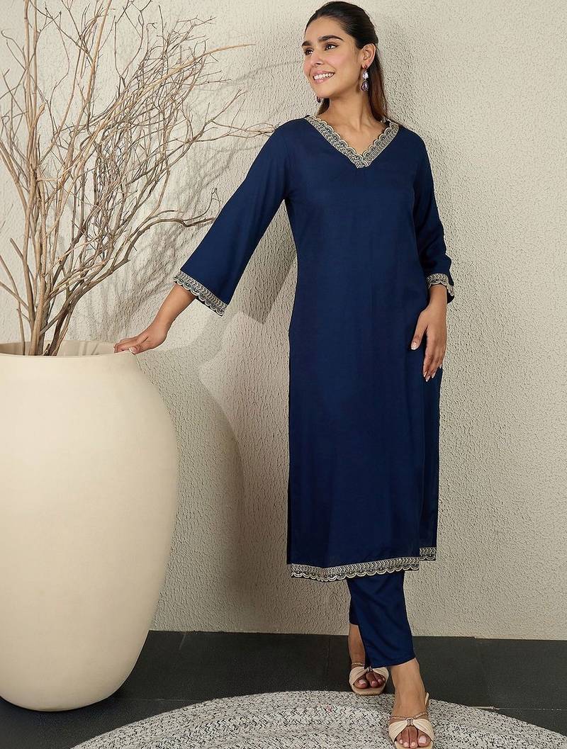 Women Regular Thread Work Kurta with Trousers
