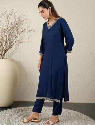 Women Regular Thread Work Kurta with Trousers 3