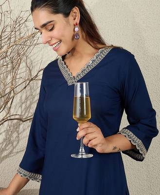 Women Regular Thread Work Kurta with Trousers 5