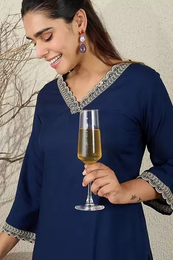 Women Regular Thread Work Kurta with Trousers
