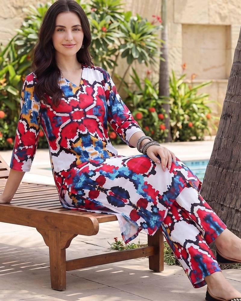 Women Printed Regular Kurta with Trousers