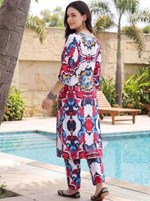 Women Printed Regular Kurta with Trousers 5