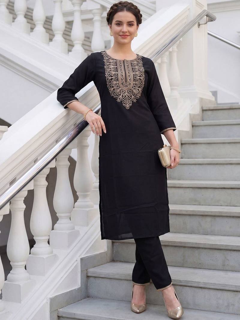 Women Ethnic Motifs Embroidered Regular Thread Work Pure Cotton Kurta with Trousers