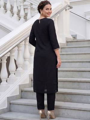 Women Ethnic Motifs Embroidered Regular Thread Work Pure Cotton Kurta with Trousers 3