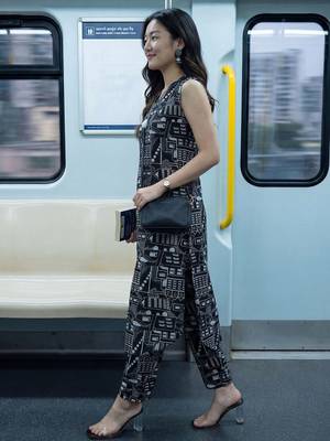 Women Printed Regular Pure Cotton Kurta with Trousers 7
